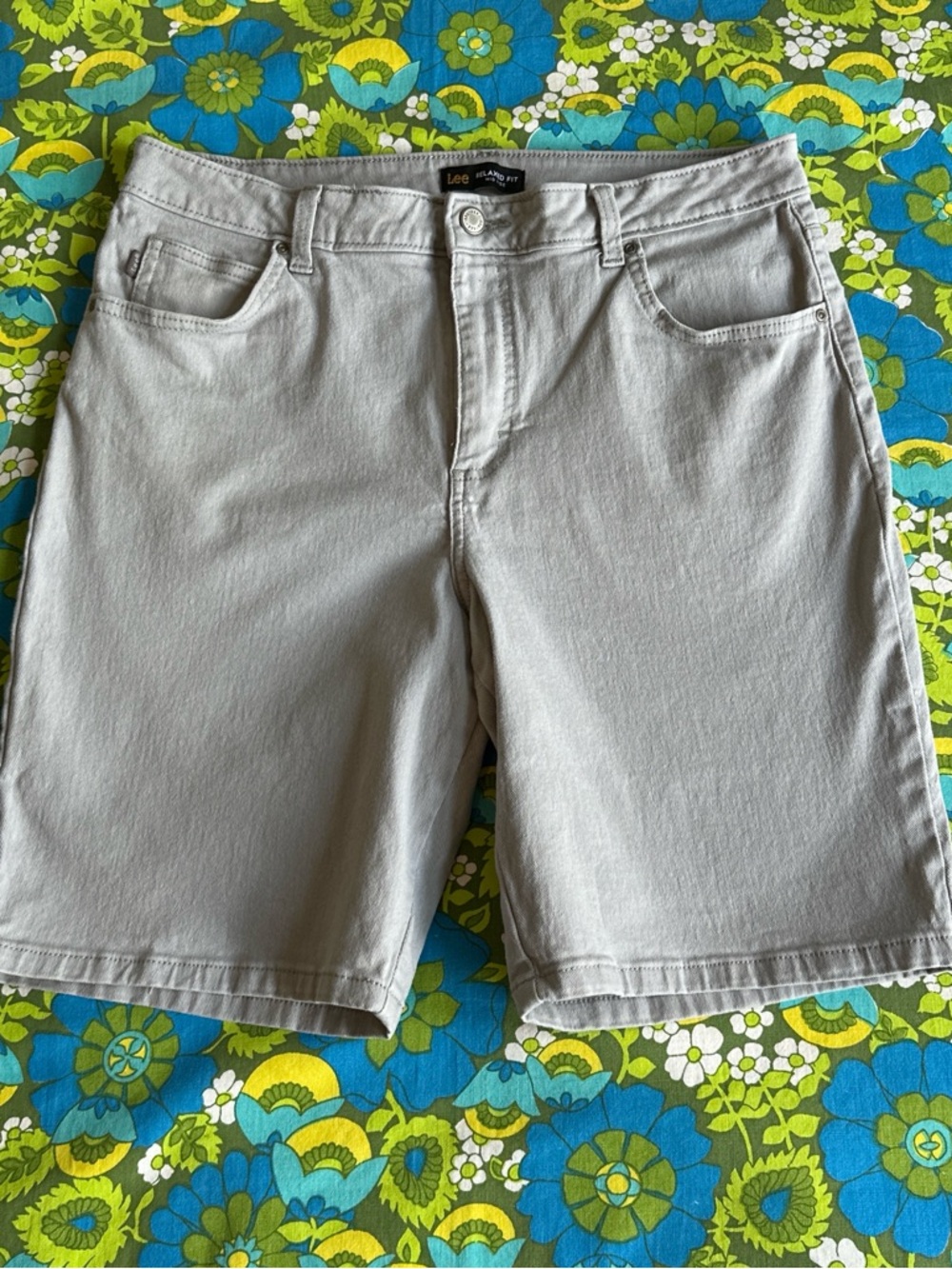 LEE Relaxed Fit Mid Rise women's Gray Jean Shorts 12 medium Bermuda Short